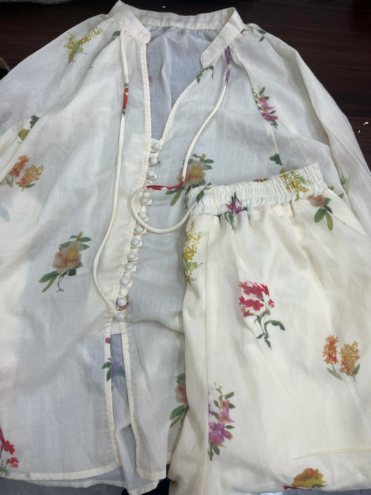 Lace & Light – Lantern Sleeve Summer Outfit