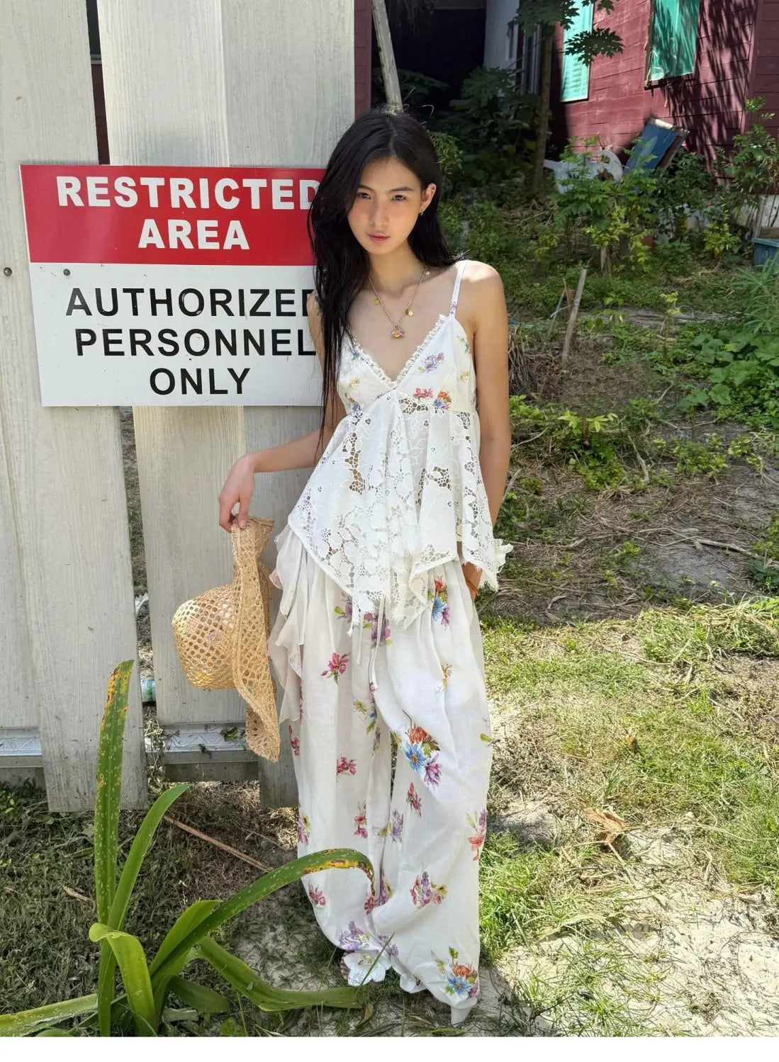 Eco Chic – Loose Floral Sun-Protective Outfit