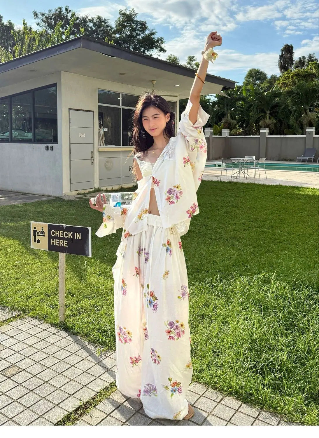 Eco Chic – Loose Floral Sun-Protective Outfit