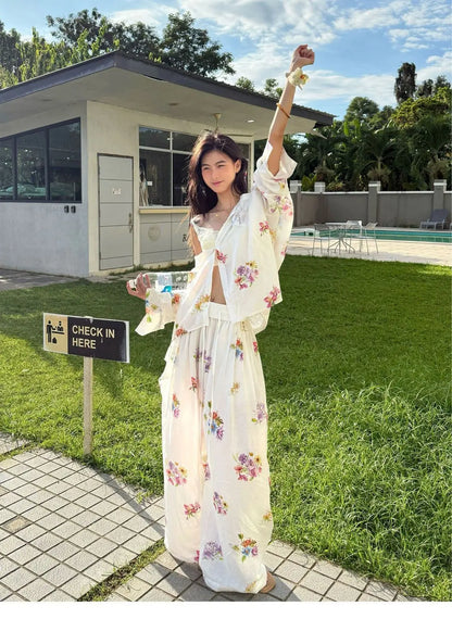 Eco Chic – Loose Floral Sun-Protective Outfit